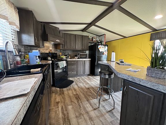 5th image of 1616 Kathryn St #180