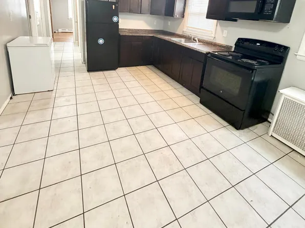 164 Peat Meadow Rd #2, New Haven, CT 06513