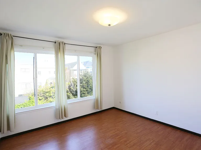 226 10th Avenue — Photo 3