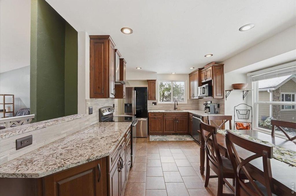 4400 Harpoon Ct