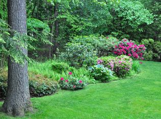 23 Grove Hill Rd, Woodbridge, CT 06525