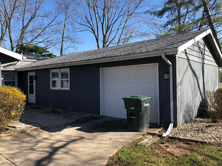 One car garage