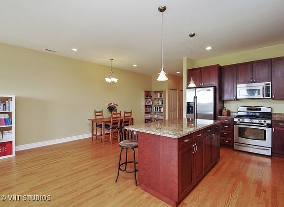 4th image of 4962 N Milwaukee Ave APT 4B