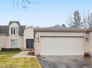 5143 Woodlands Dr, Bloomfield Hills, MI