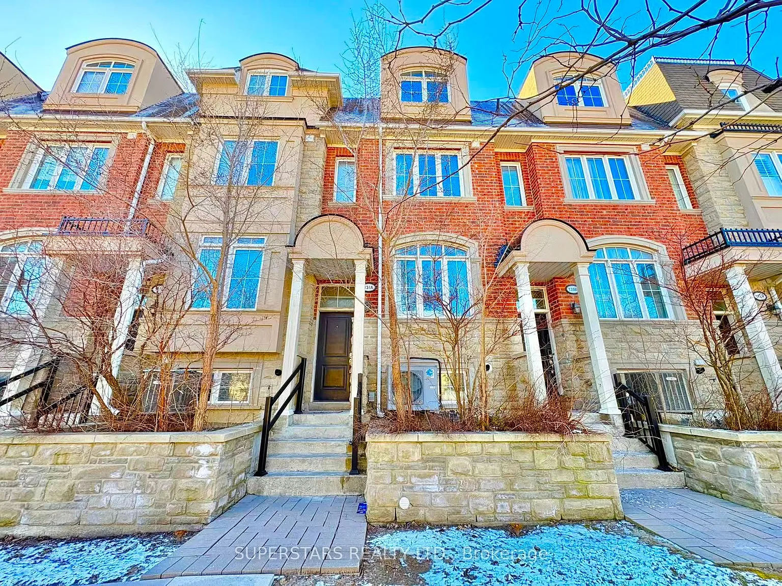 137A Finch Ave E photo 1