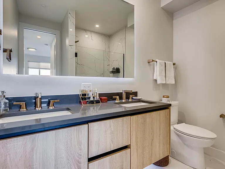 1726 Irving St — Photo 25