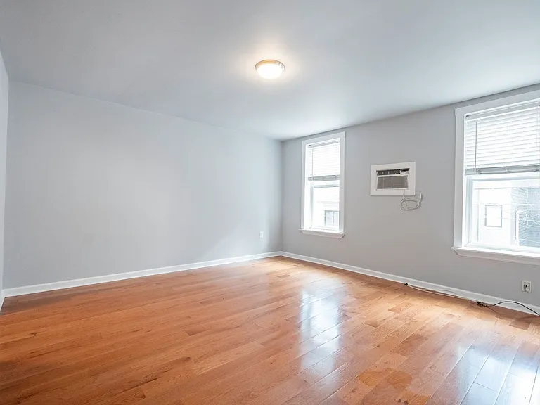1621 Ogden St — Photo 7