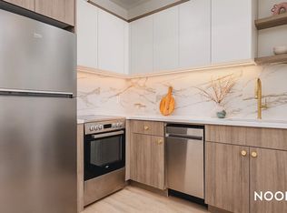 27-16 21st St #7F, Astoria, NY 11102