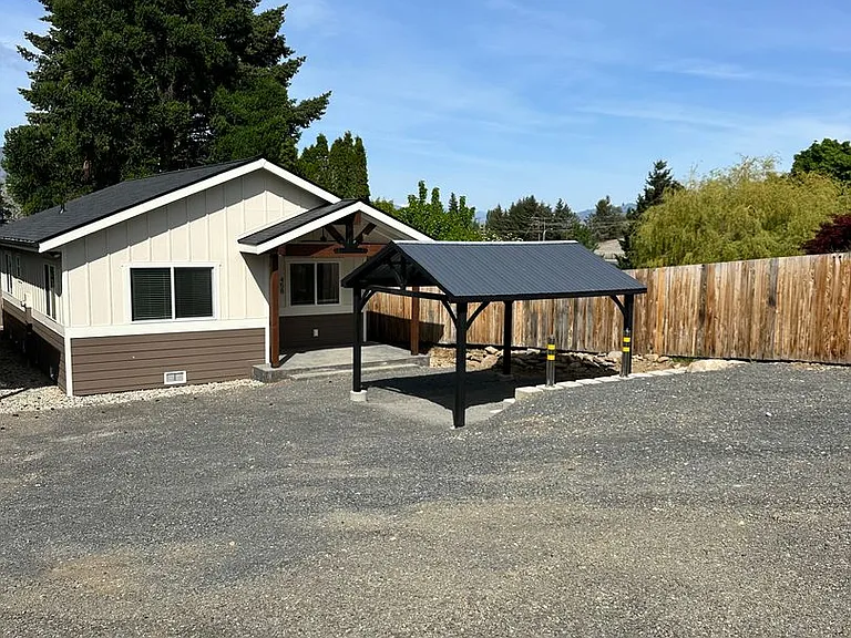 460 N James Ave — Photo 12