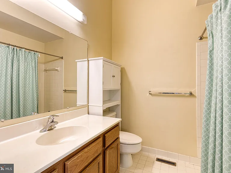 2816 Elliott St — Photo 10