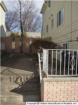 3rd image of 367 Oak Ave