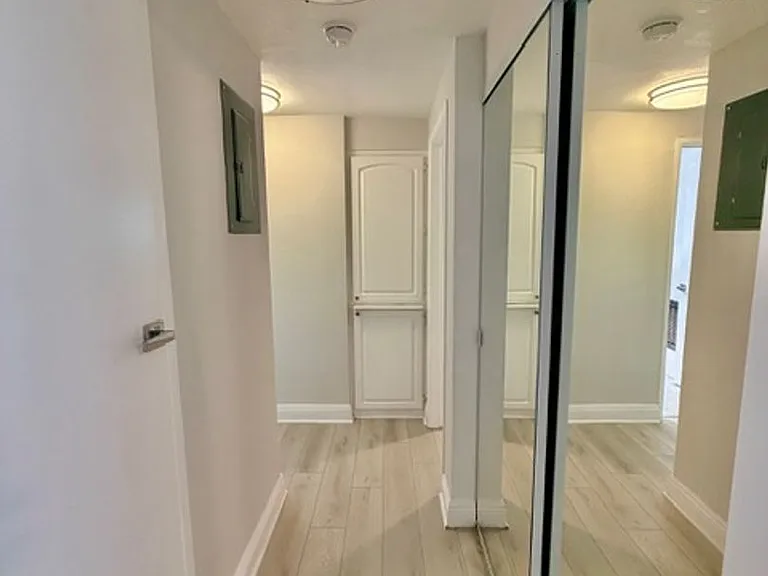 1595 E. Chevy Chase Drive — Photo 26