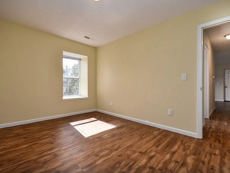 406 Judy St — Photo 7