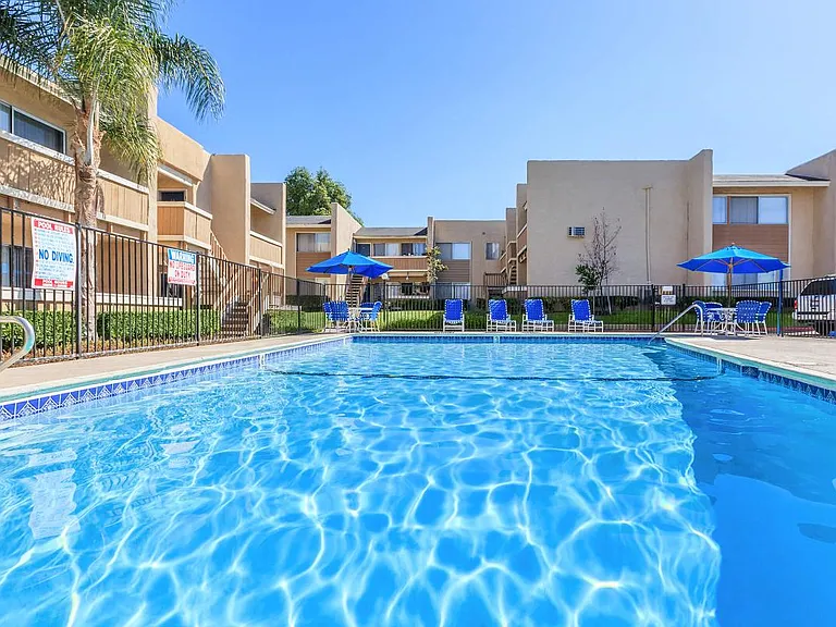 Vista Sun Apartments — Photo 1