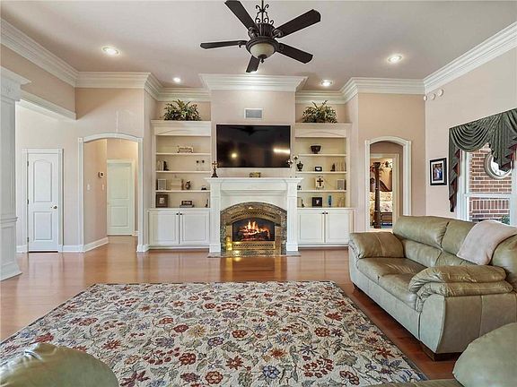 5th image of 39201 Ashwood Ln