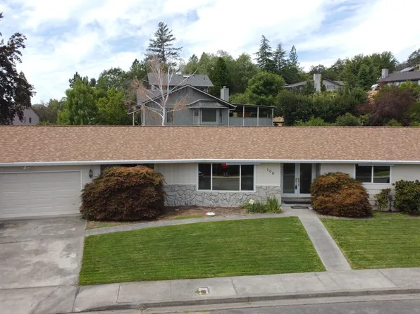 108 NW Sunhill Dr, Grants Pass, OR 97526
