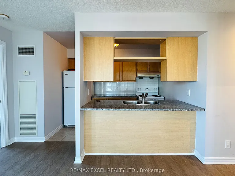 70 Town Centre Ct #1102 — Photo 4