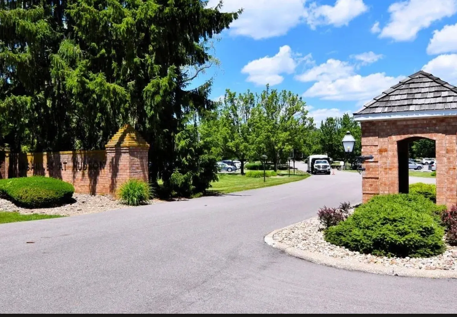 2 bed, 1050 sqft, $1,800 — Photo 3
