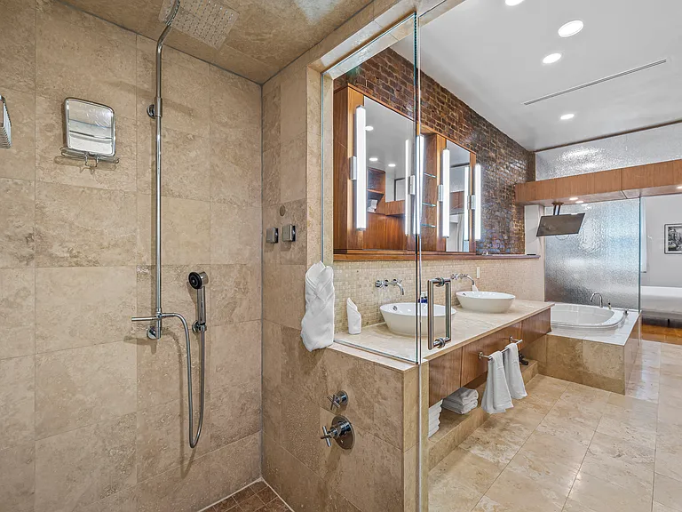 10 E 14th St #6 — Photo 38