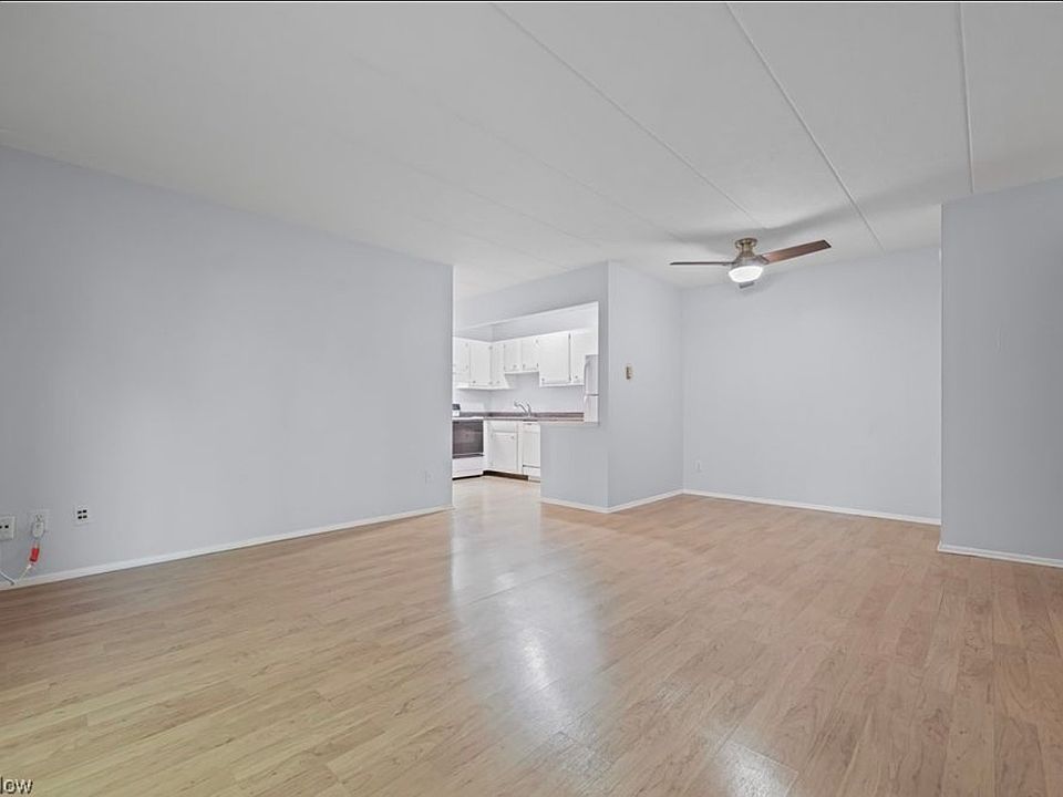 1st image of 980 S Lincoln St