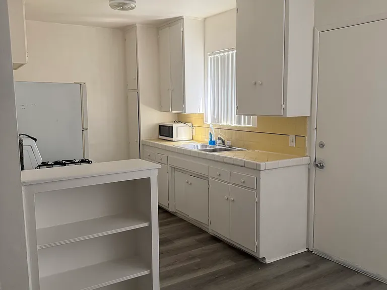 7319 Variel Ave #2 — Photo 8