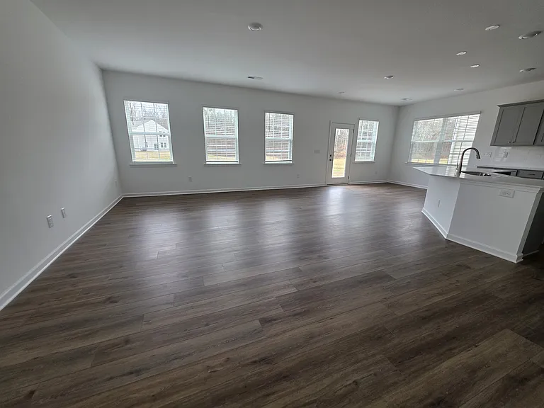 5242 Amaryllis Way — Photo 4