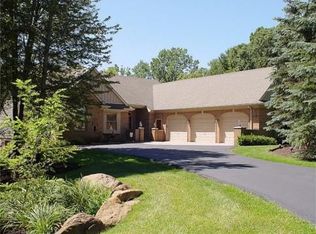 10688 Eagle Ravine Dr, Brighton, MI 48114