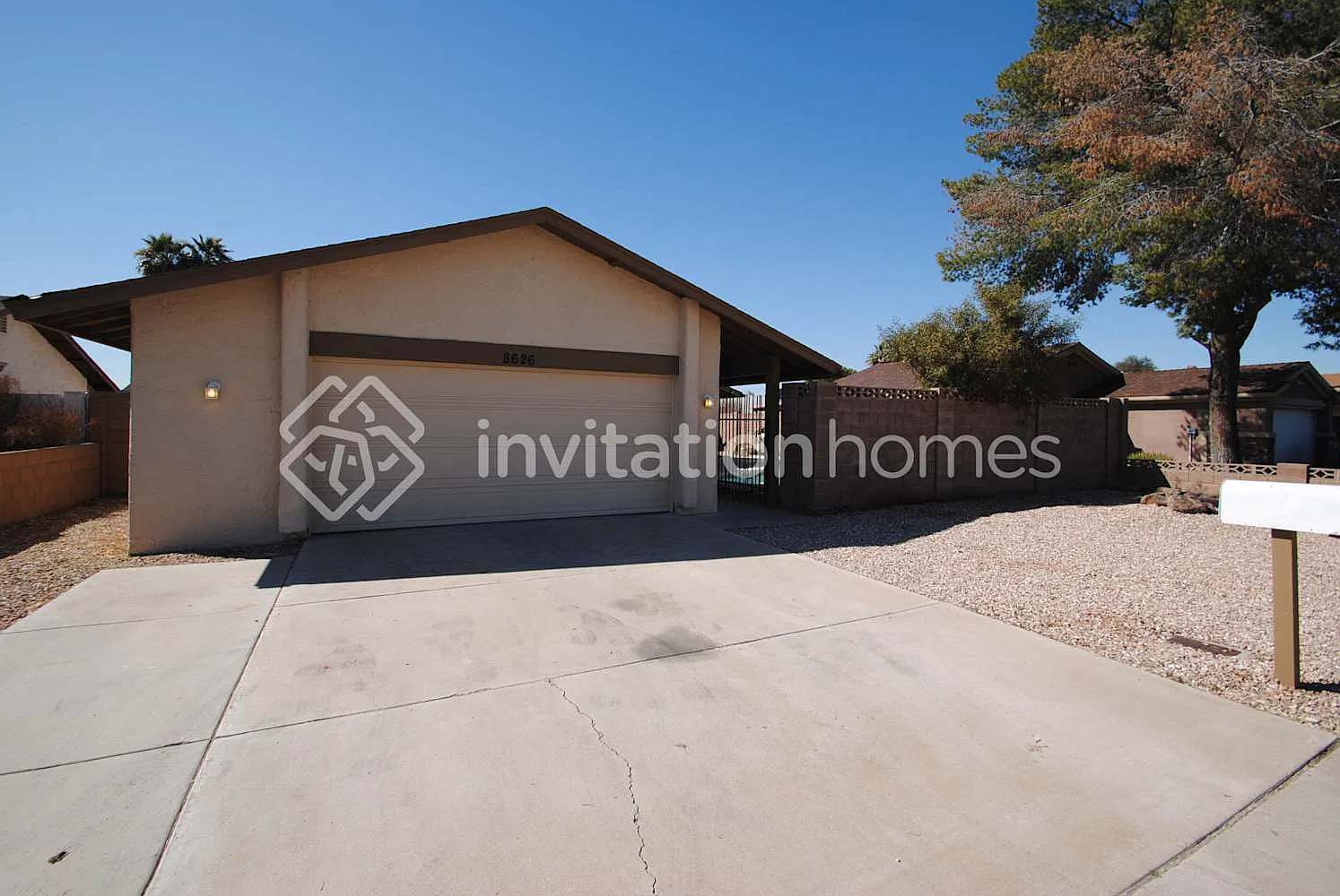 8626 N 56th Ave Glendale, AZ 85302 — Photo 1