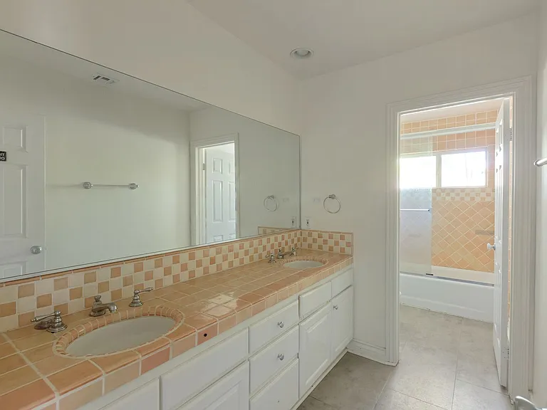 22100 Tiara St — Photo 34
