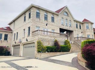 15 Nicolosi Dr, Staten Island, NY 10312