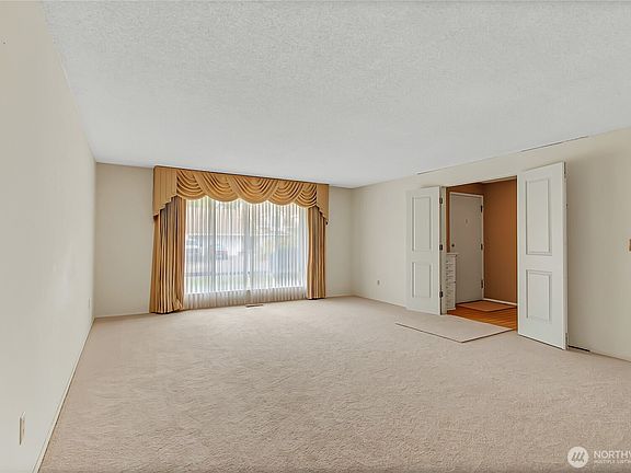 5th image of 7902 Onyx Court SW