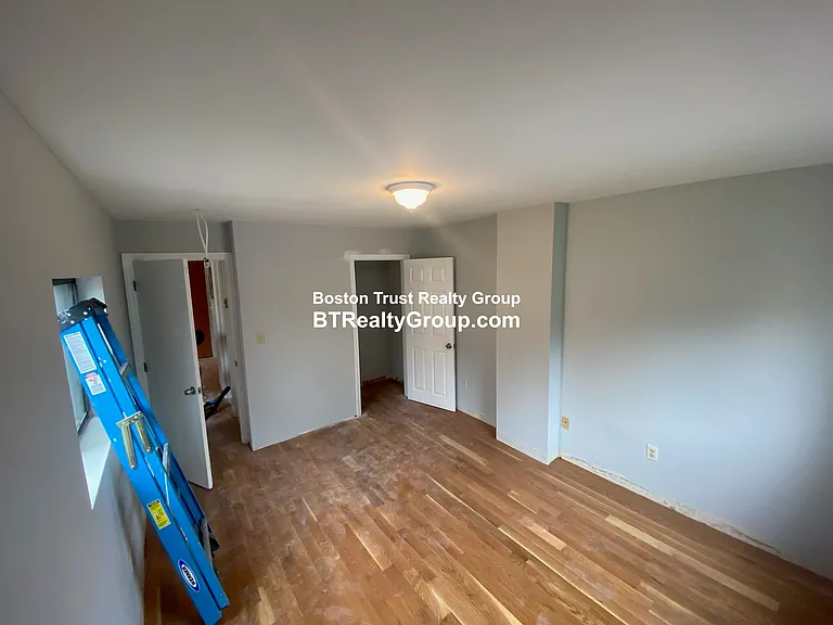 58-60 Bartlett St — Photo 5