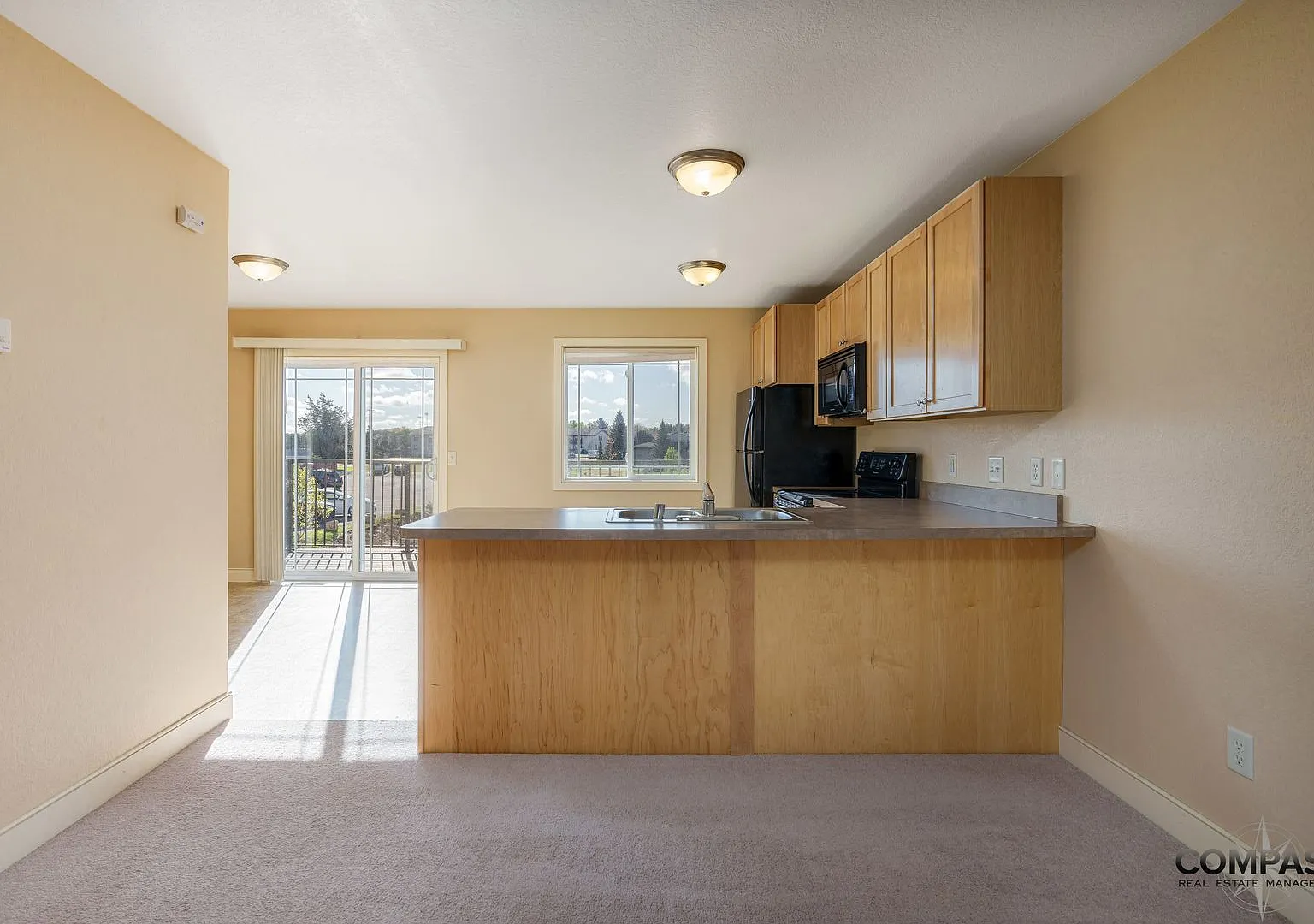 Spacious Townhome Conveniently Located With In-Unit Laundry — Photo 3