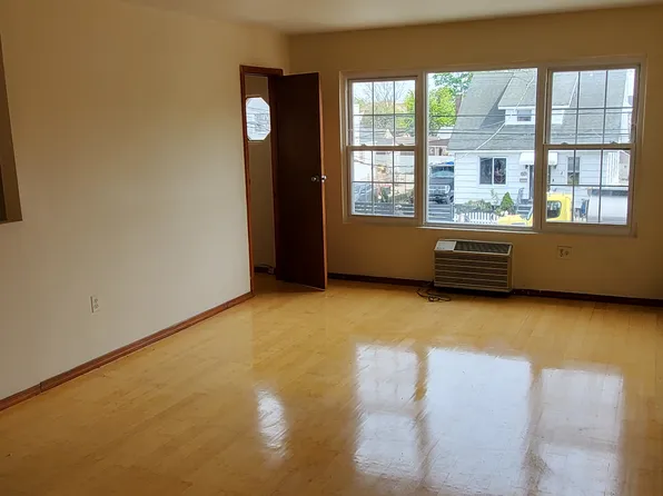 (undisclosed Address), Saint Albans, NY 11412