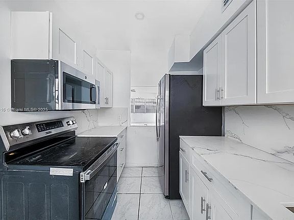 3rd image of 7712 Byron Ave #10
