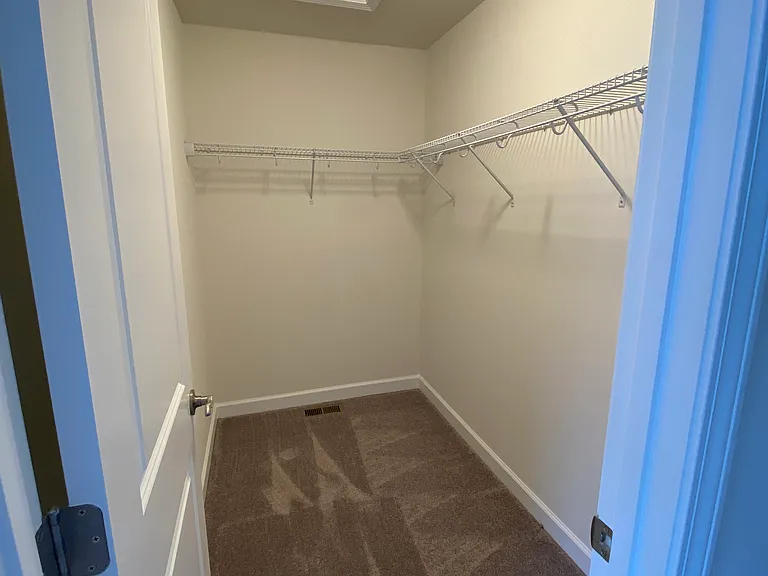 435 John Adams Dr — Photo 13