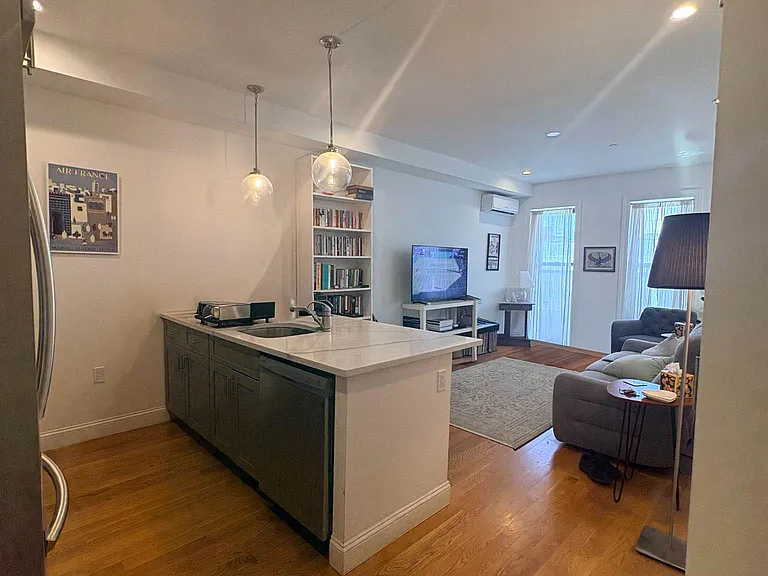 224 7th St #PENTHOUSE — Photo 5