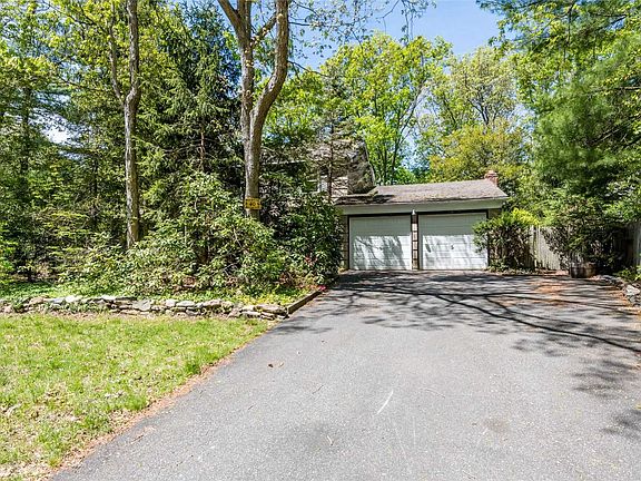 3rd image of 40 Pembrook Dr