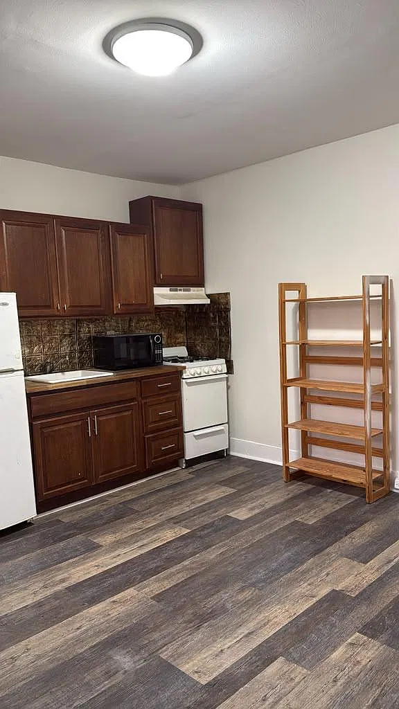 1 bed, $1,200 — Photo 2