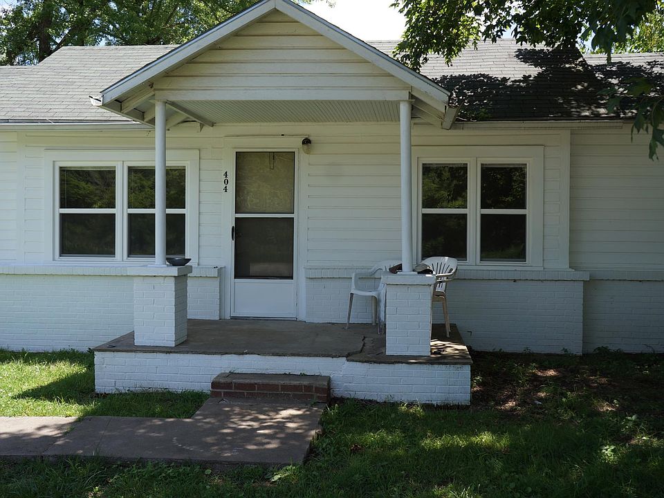 1st image of 404 S Main Ave