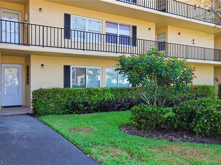 1086 Forest Lakes Dr #106 — Photo 1