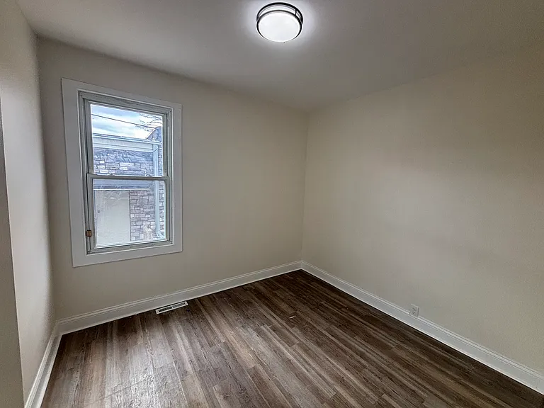 1368 Waite St — Photo 7