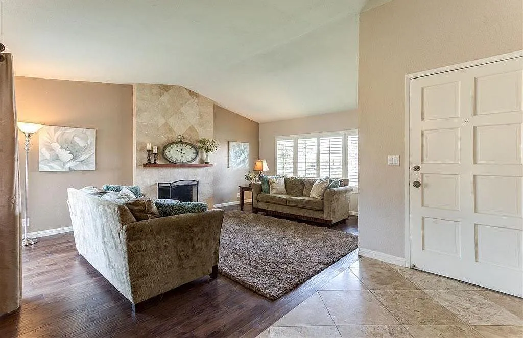 3 bed, 1466 sqft, $3,995 — Photo 3
