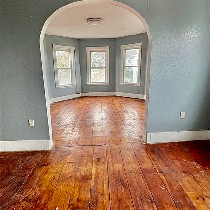 2nd image of 564 Main St