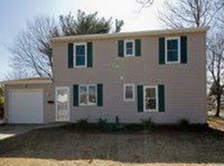 2 Rigger Ln, Levittown, NY 11756