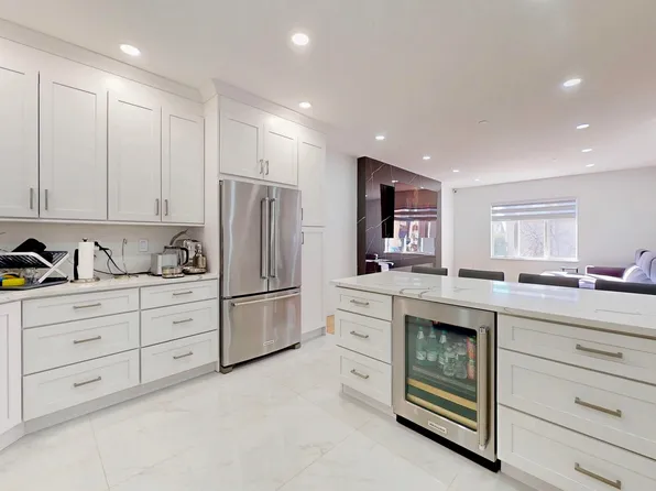 1940 Bergen Avenue image 5 of 42