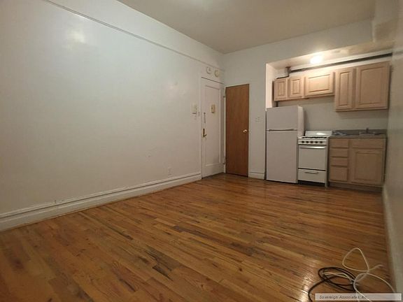 2nd image of 936 W End Ave APT B1