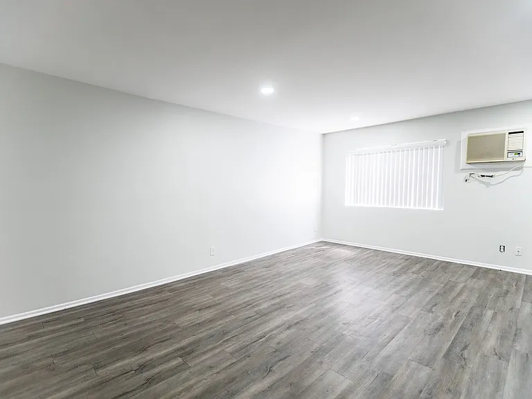 2039 North Las Palmas Ave — Photo 13
