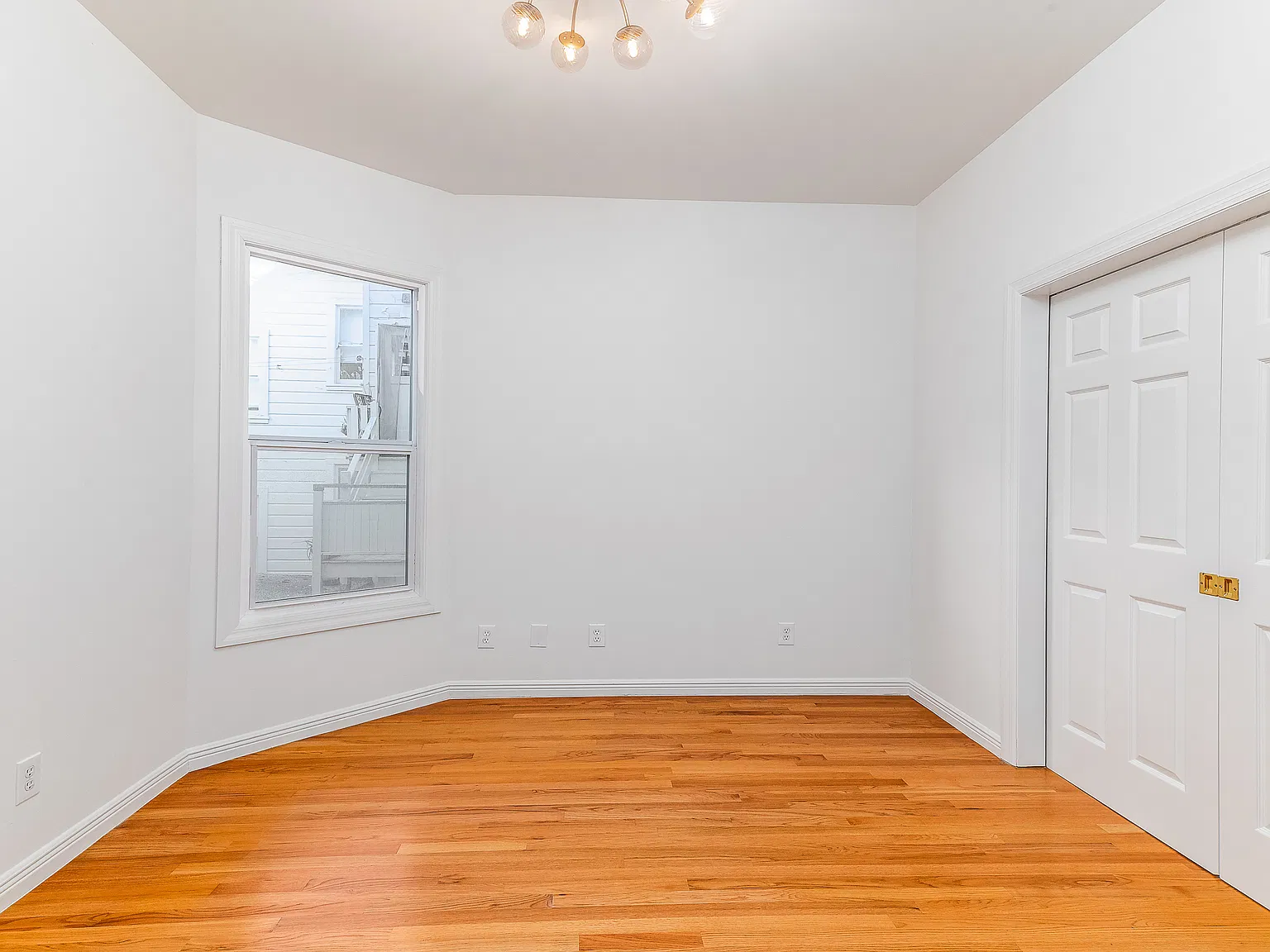 Fully Remodeled Nob Hill 3BR | In-Unit Laundry | Storage Included - Flex to 4 BR (No Living Room) — Photo 4