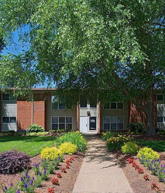 Hodges Manor Apartments — Photo 1